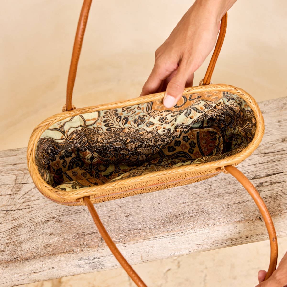ATA VINE BAG WITH MAHOGANY & MOTHER OF PEARL