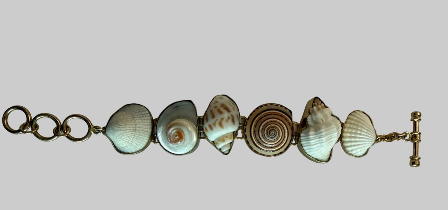 Bracelet of Minature Shells in Alchemia