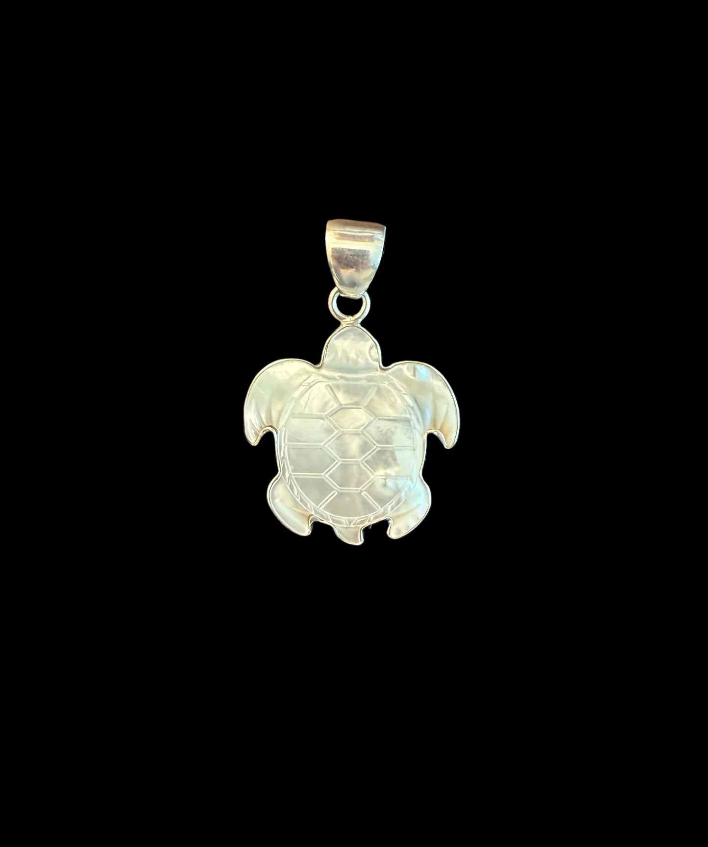 Pendant Mother Of Pearl Turtle in Sterling Silver