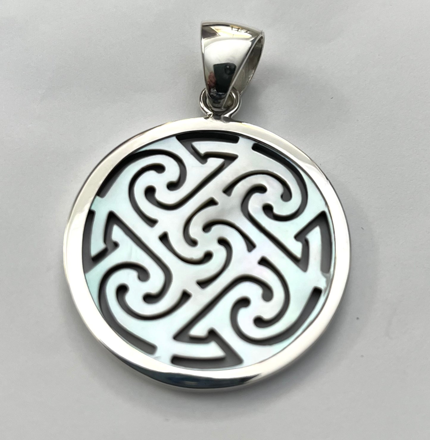 Pendant MOP Design Sterling