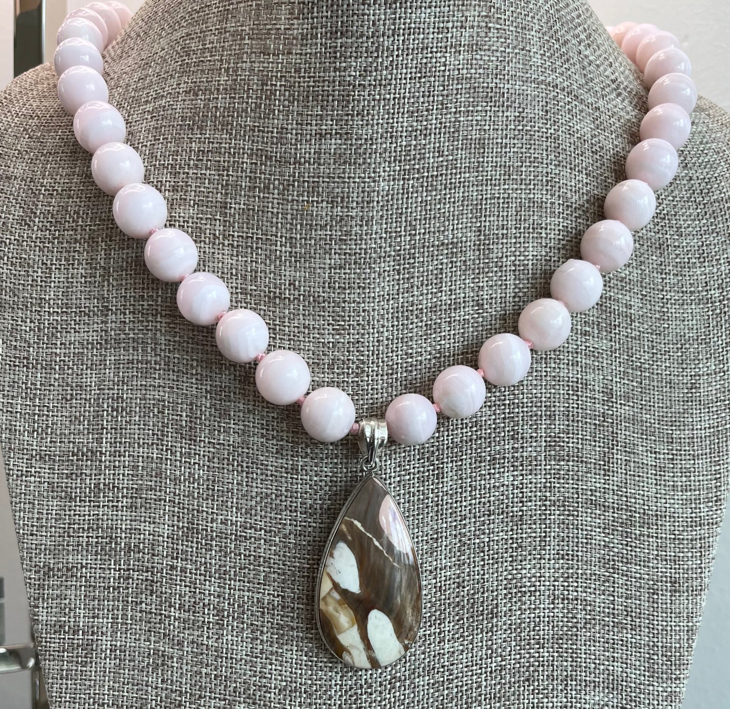 Necklace Mangano and agate pendant