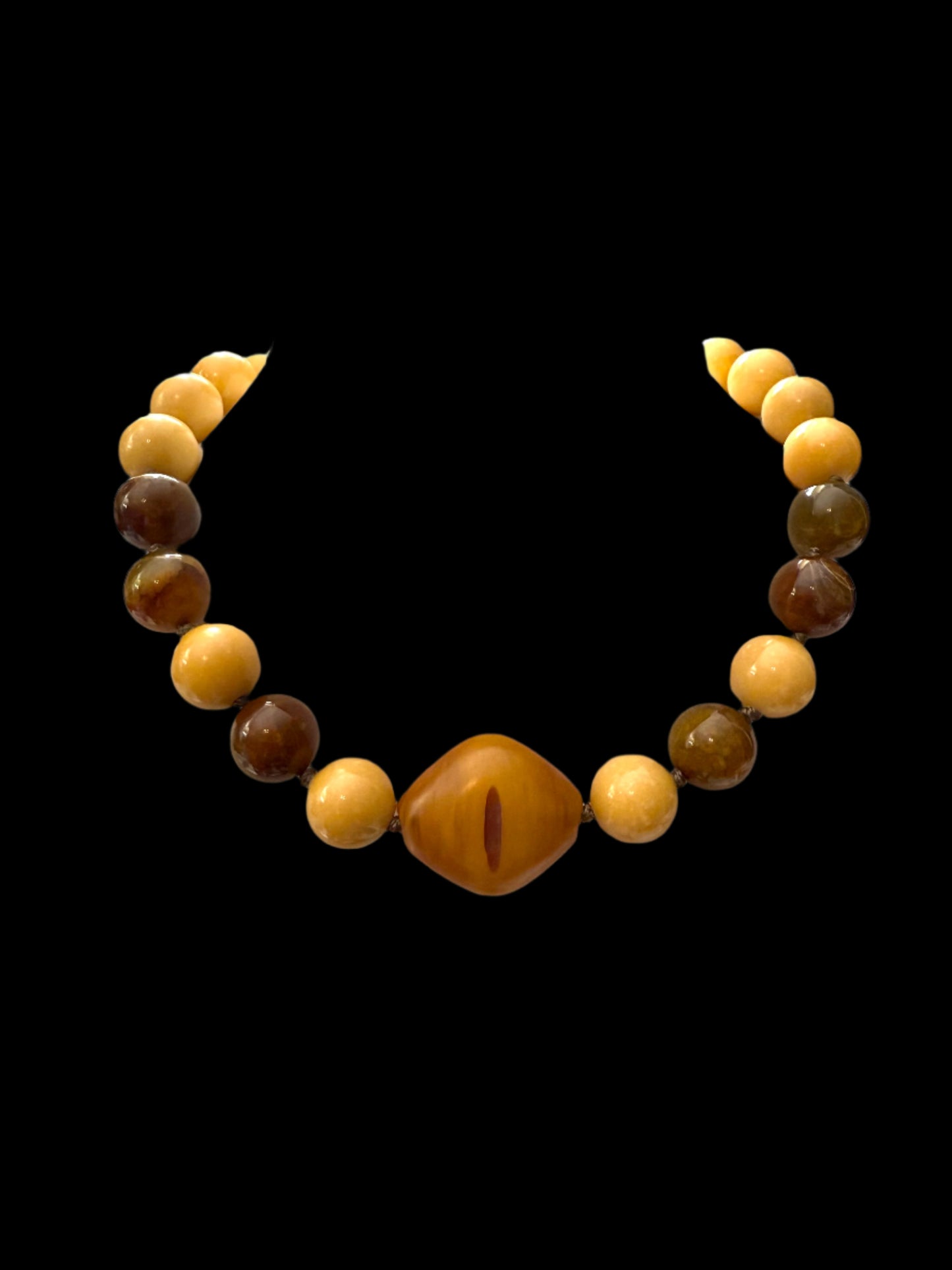 VINTAGE BEADS & AMBER